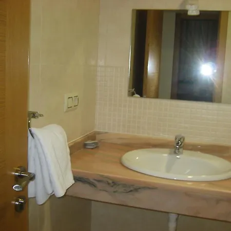 Residencia Caola 게스트하우스 3*