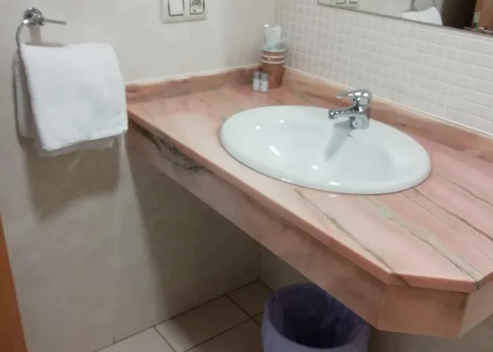 Residencia Caola 3*