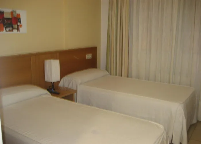 Residencia Caola 3*